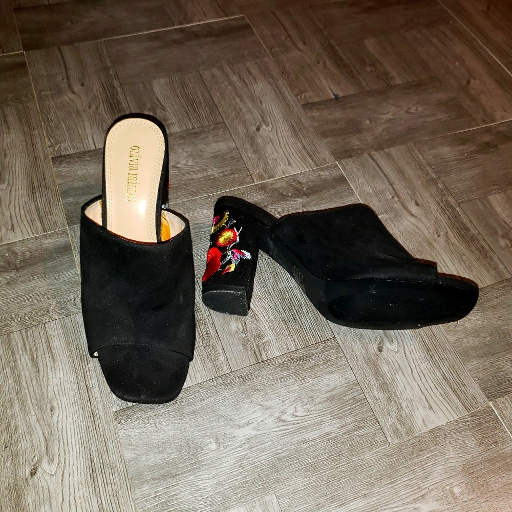 Black Flower Embroidered Mules